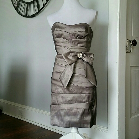 Dress - Picture 1 of 3